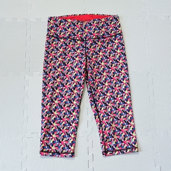 Victoria's Secret Sport Knockout Medium Cropped Pink Geometric Leggings - Picture 1 of 6